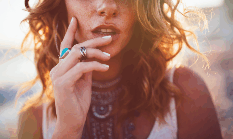 Biżuteria sztuczna z głową: ekologia, etyka i jak wybierać świadomie